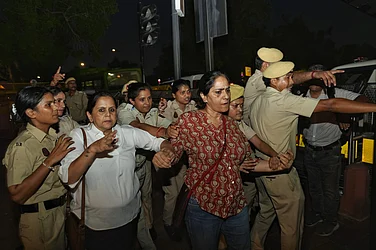Indian Police Detain Activists Protesting Stray Dogs Ban